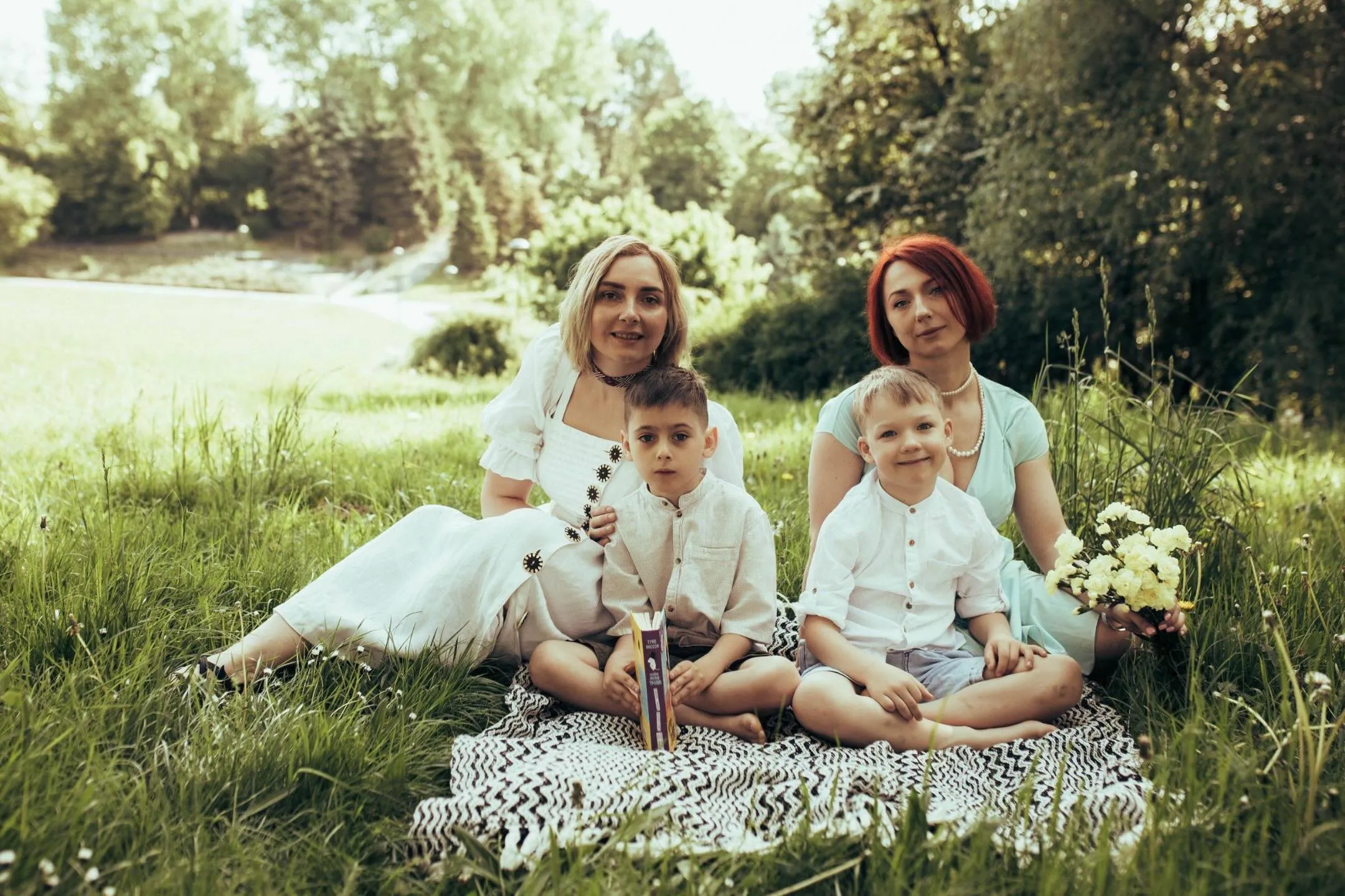 Олена, Оля та їх діти / фото olena.zviahintseva Олена, Оля та їх діти / фото olena.zviahintseva