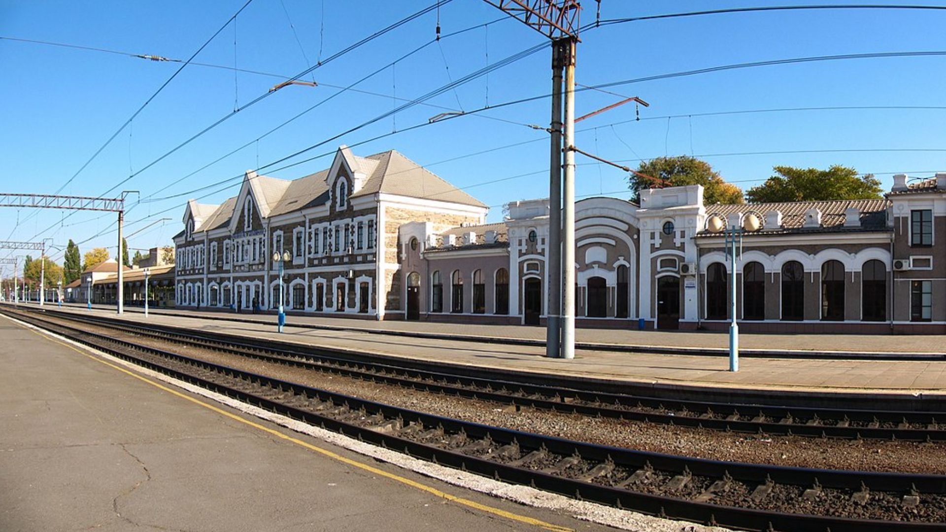 Росія вдарила по вокзалу у Кривому Розі: в Укрзалізниці розповіли про наслідки - Дніпро