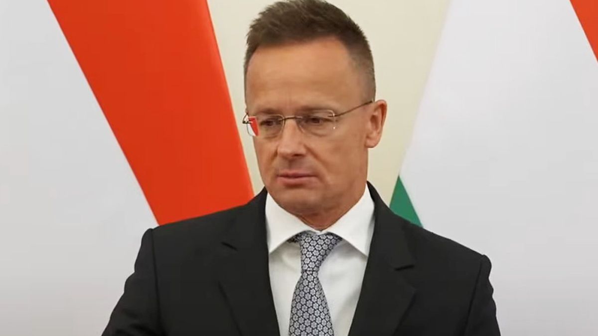 Сіярто каже, що "не служив інтересам Росії"