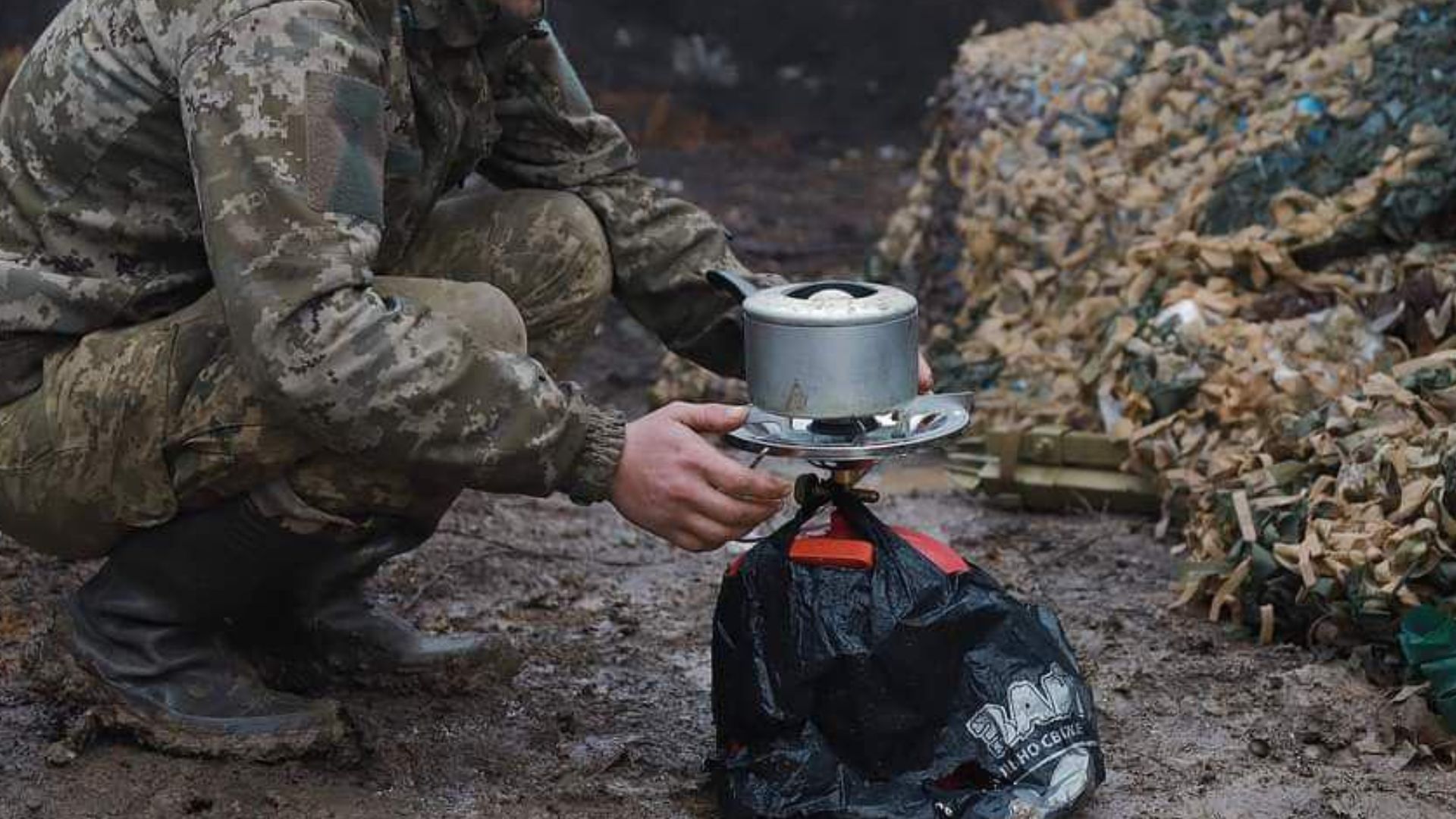 Бійці просиділи на позиціях 17 днів без їжі Бійці просиділи на позиціях 17 днів без їжі