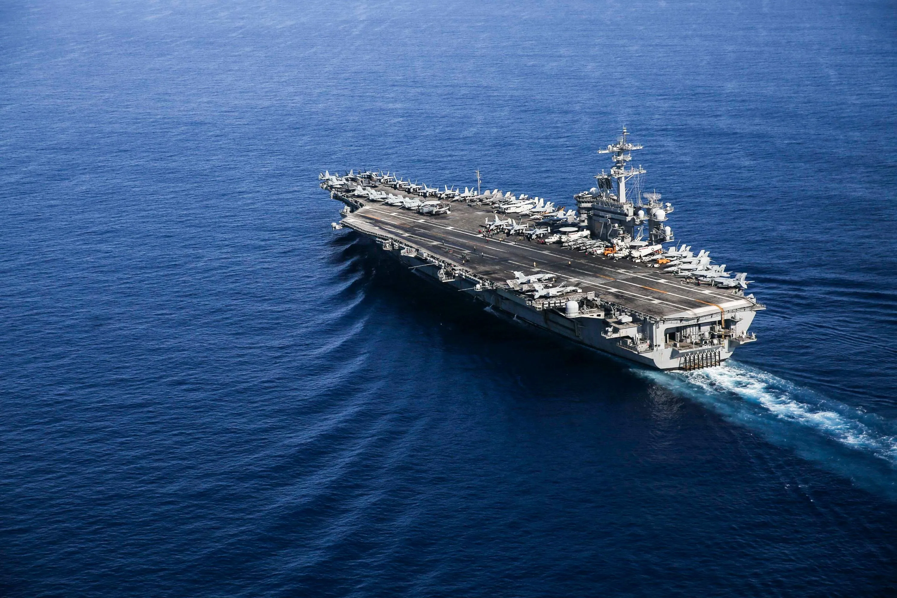 USS Abraham Lincoln / фото USNI News