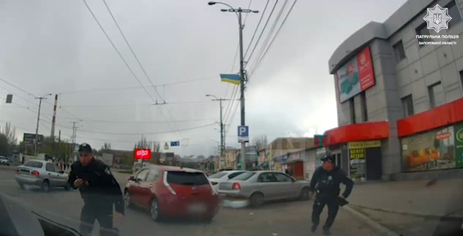 Запорожская полиция задержала мужчину, который нападал с топором Запорожская полиция задержала мужчину, который нападал с топором