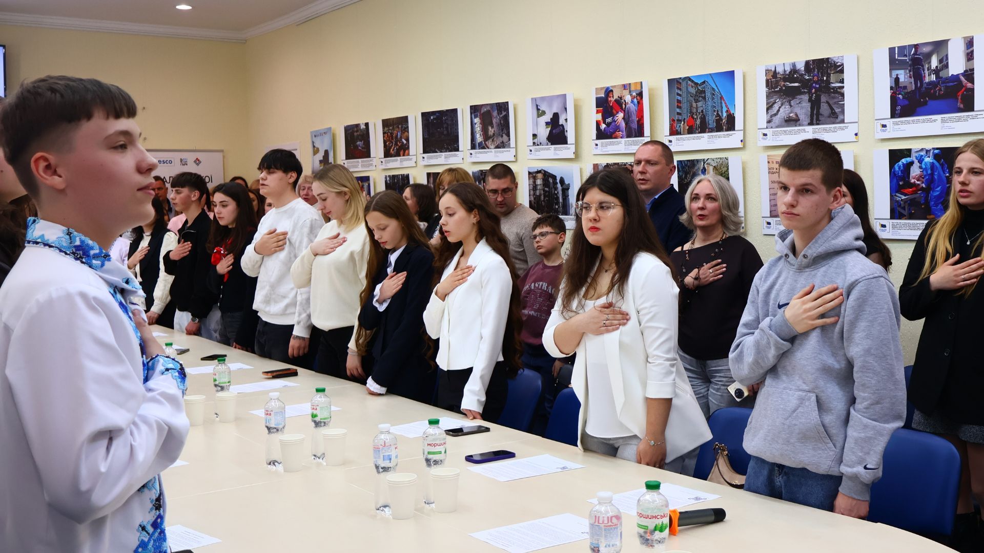 Діти, студенти й учителі з прифронтових територій - 24 Канал