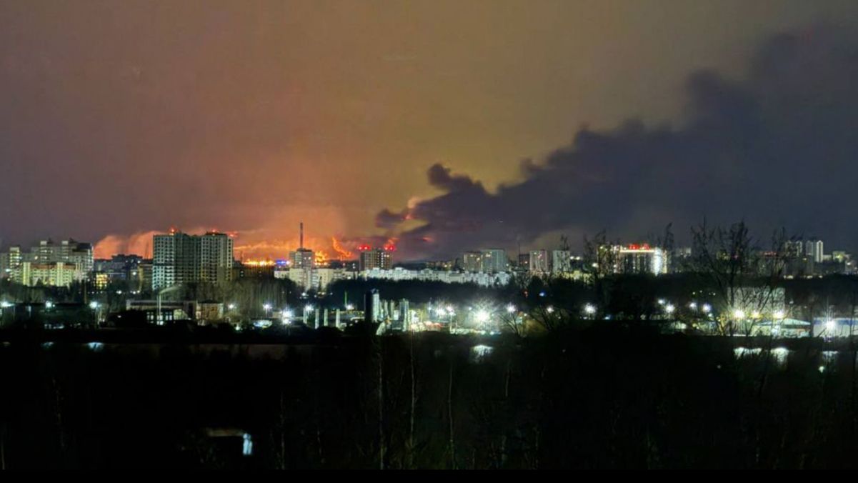 Сирени та серія вибухів над Ярославлем: дрони атакують НПЗ – там сталася пожежа