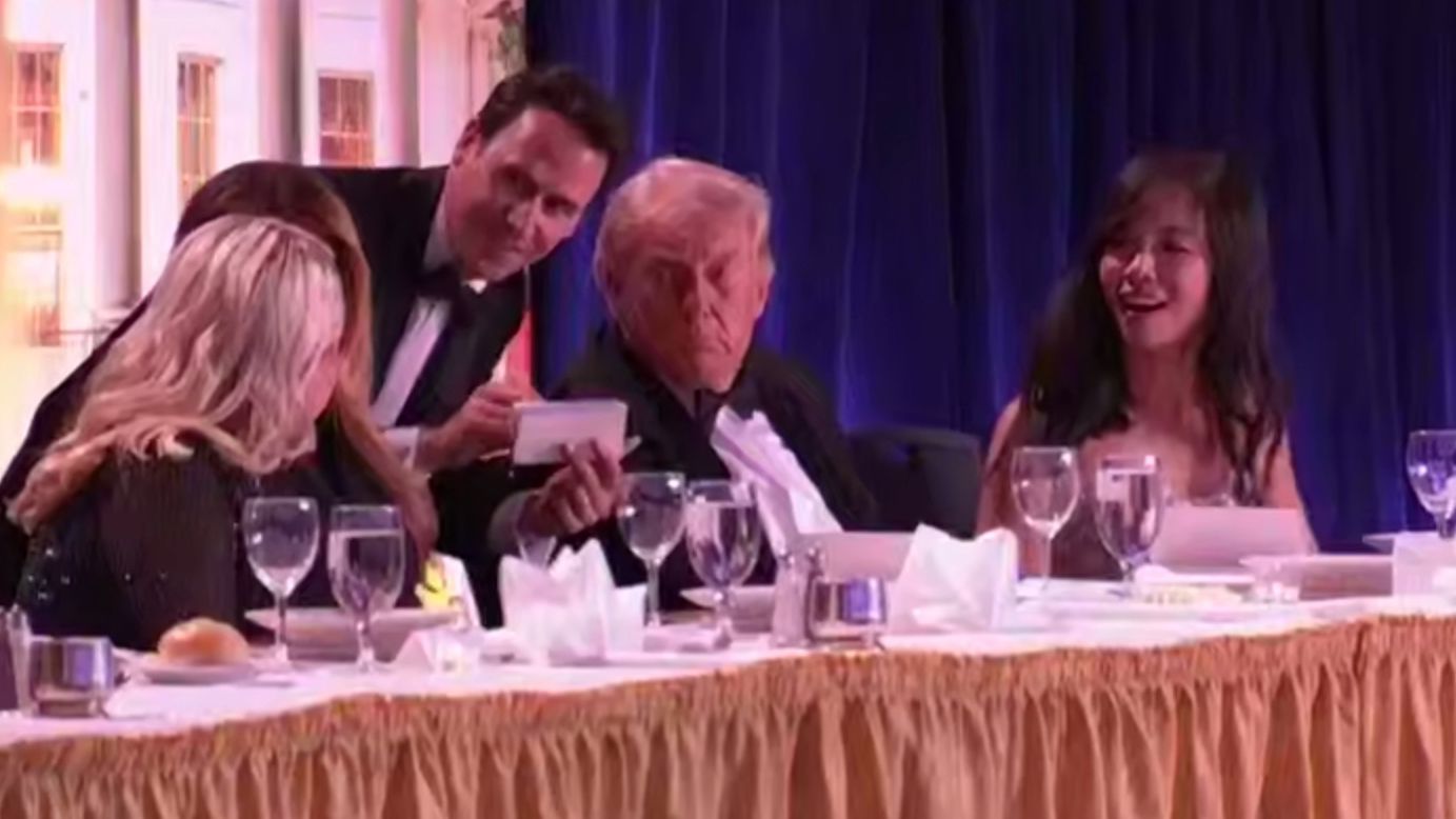 На вечері за участю Трампа пролунали постріли: президента США вивели зі сцени та евакуювали