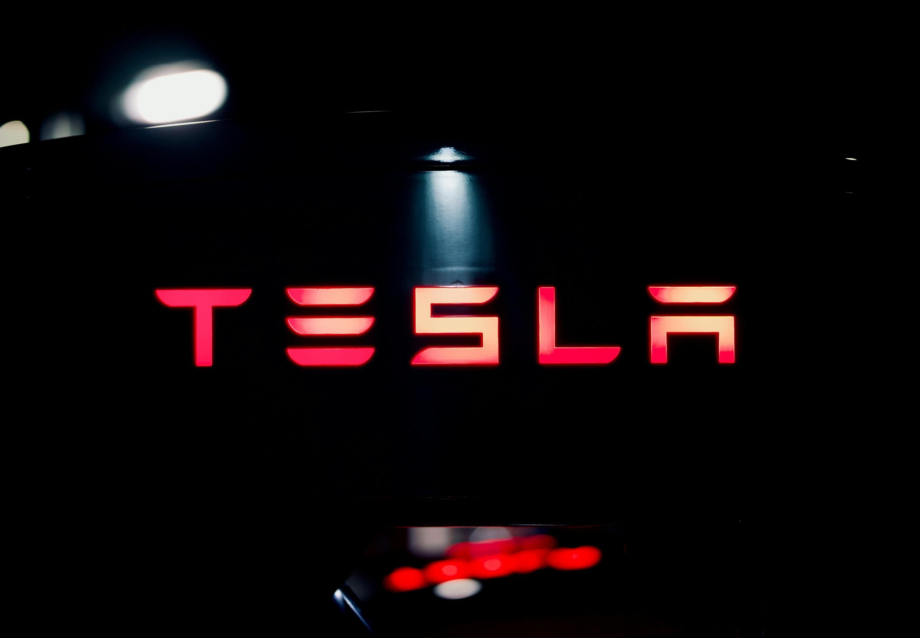 Старые Tesla получат FSD Lite, но ждать придется Старые Tesla получат FSD Lite, но ждать придется