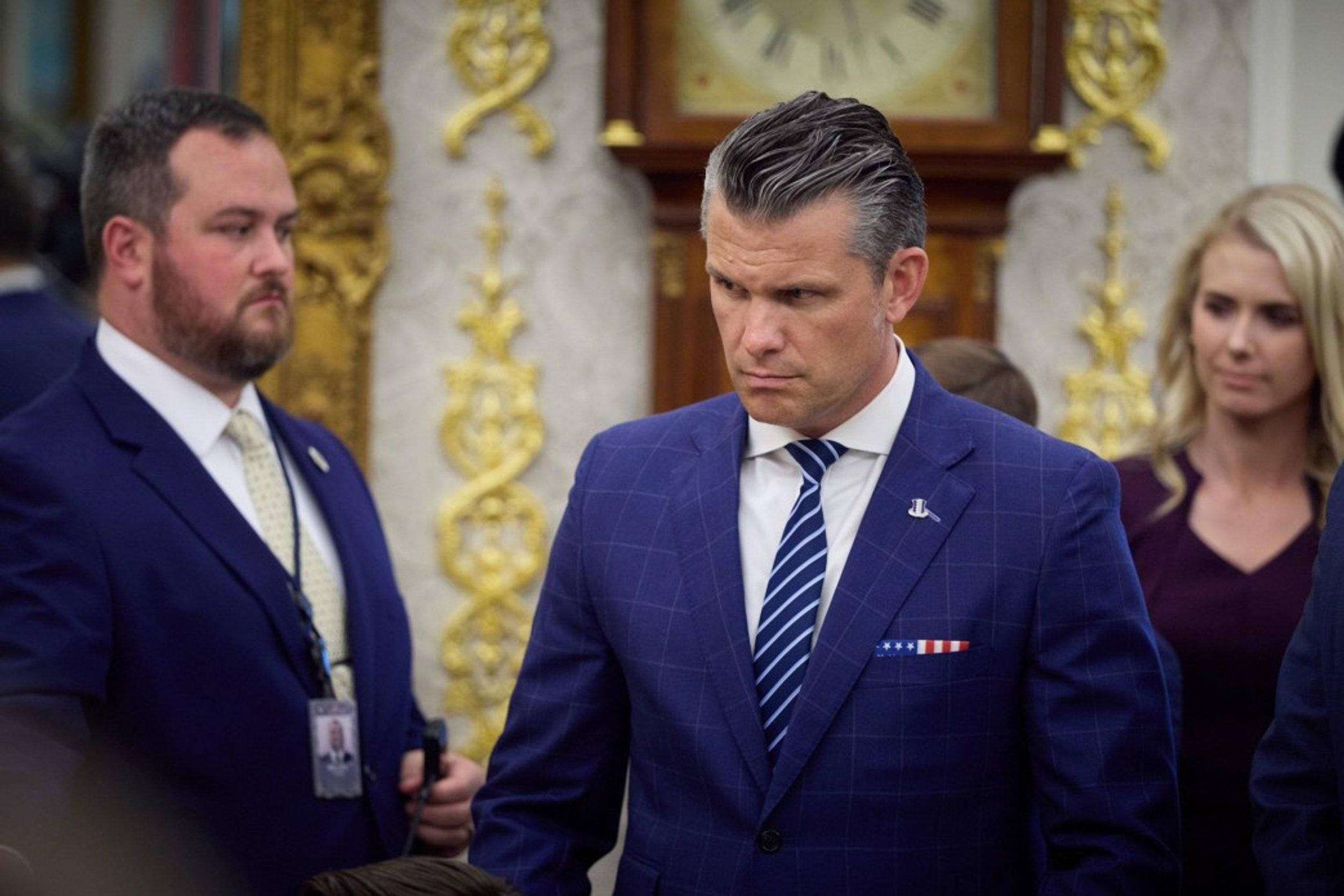 Гегсет під час зустрічі Зеленського з Трампом Гегсет під час зустрічі Зеленського з Трампом