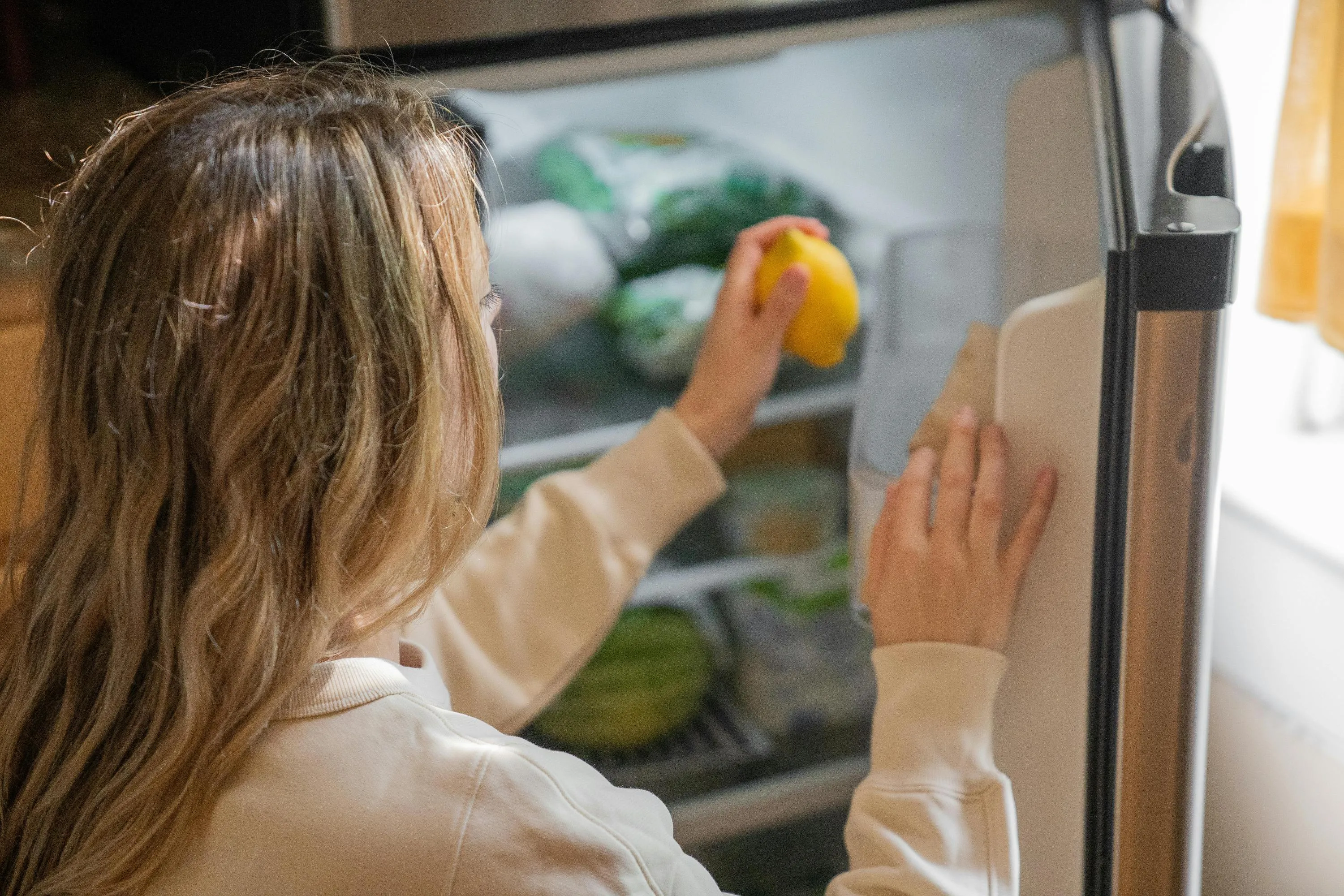 Перед миттям варто витягнути усі продукти / Фото Pexels