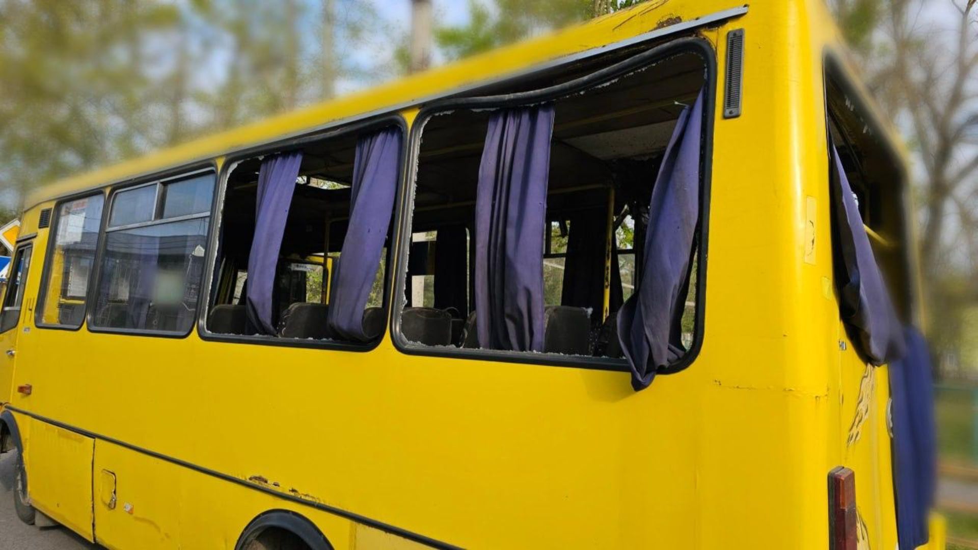 Росія цинічно вдарила дроном по маршрутці в Херсоні: є загиблі та поранені - 24 Канал