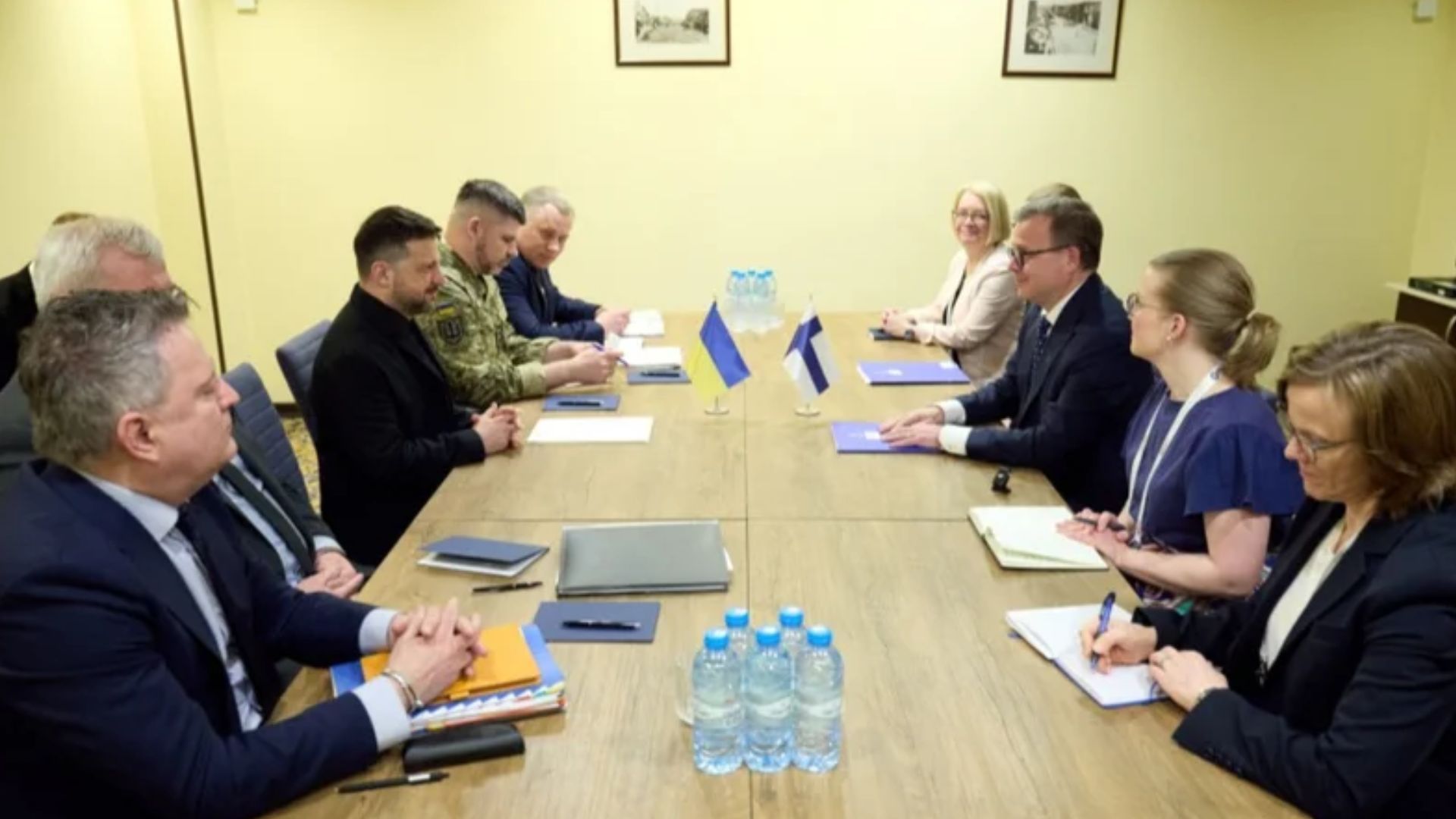 Зеленський зустрівся із прем'єр-міністром Фінляндії Орпо у Вірменії