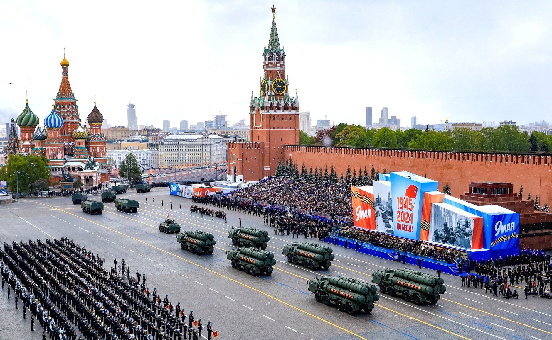 Ранее на российском параде еще можно было увидеть военную технику