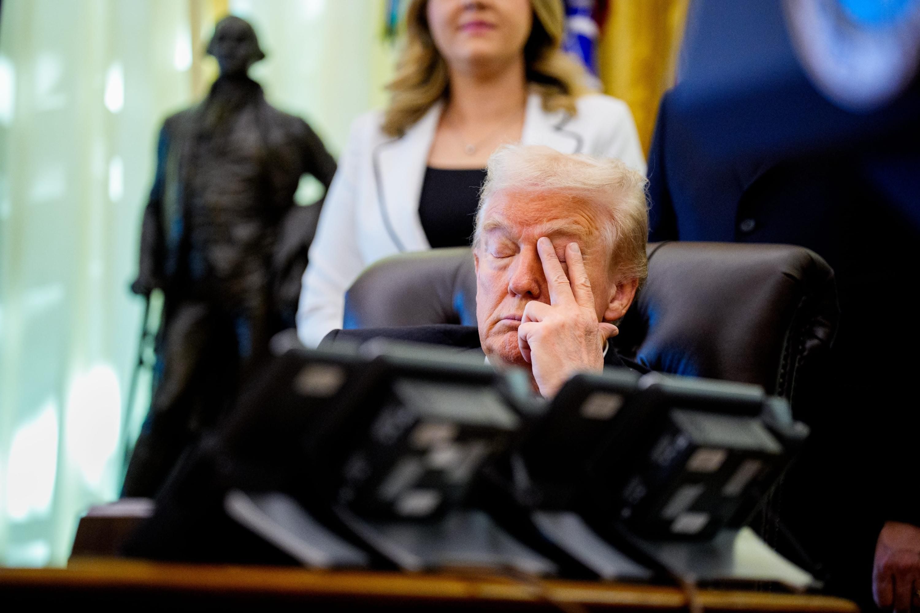 Сонний Дональд Трамп