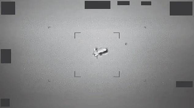 Повідомлення про спостереження в Японії НЛО, схожого на футбольний м'яч, на відео американських військових 2024 року