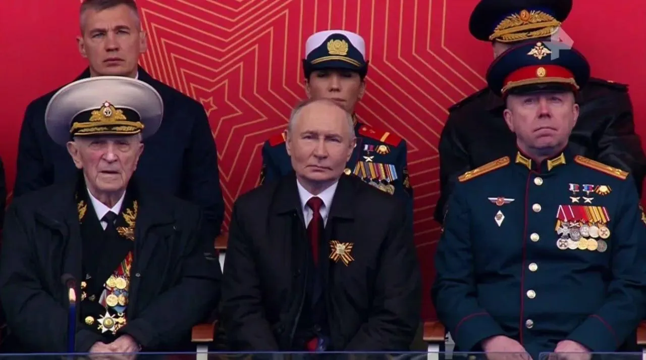 Рядом с Путиным впервые посадили россиянина, воевавшего в Украине / Фото росСМИ Рядом с Путиным впервые посадили россиянина, воевавшего в Украине / Фото росСМИ