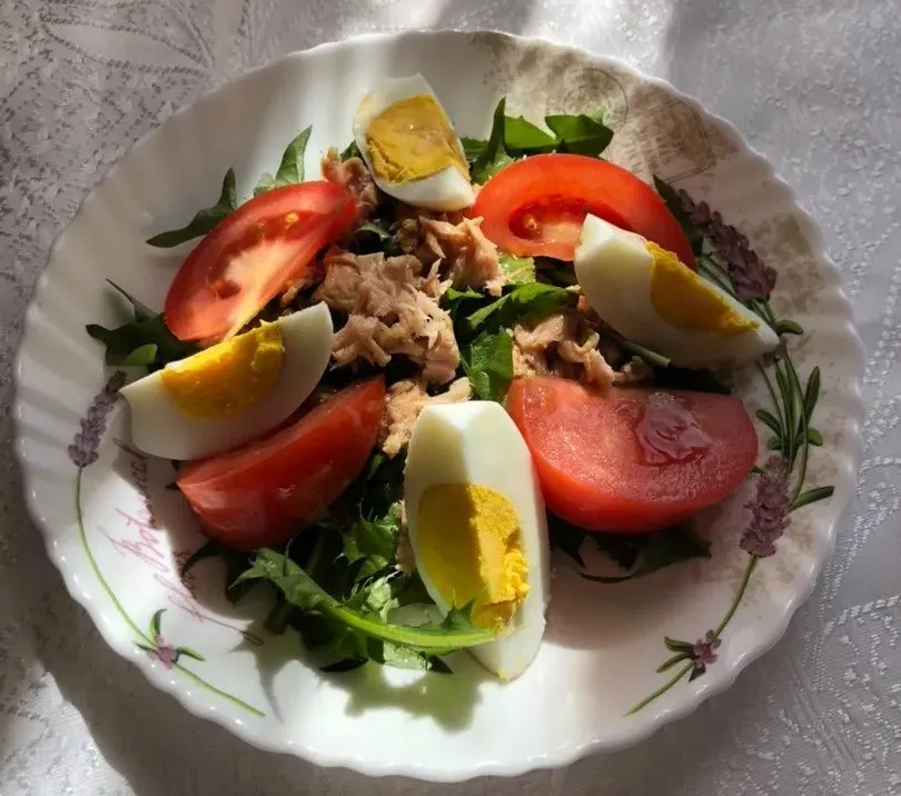 Як приготувати салат з кульбаби Як приготувати салат з кульбаби
