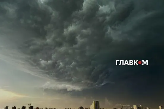 Небо у Києві 19 травня