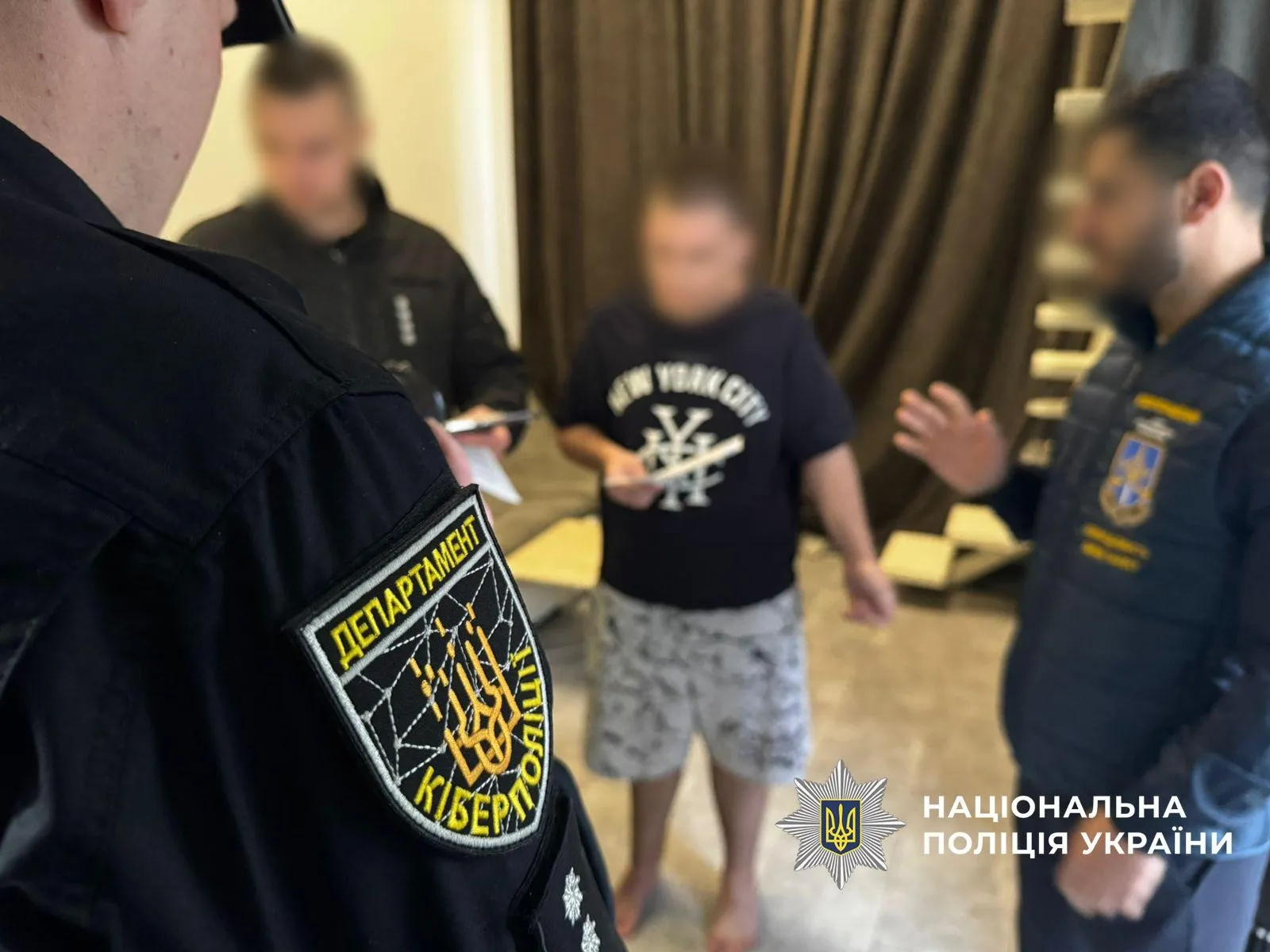 Кіберполіція затримує підозрюваного Кіберполіція затримує підозрюваного