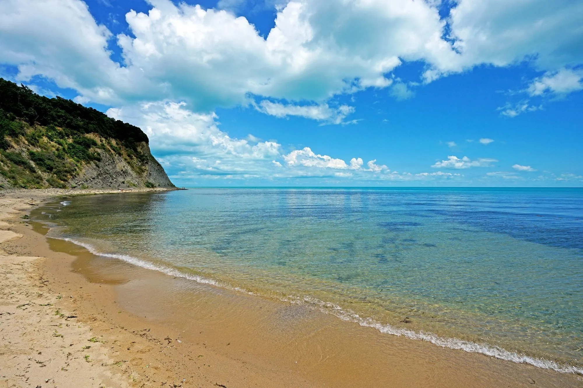 На пляжі Обзор на туристів чекають сонце, чисте небо та тепле море / фото TripAdvisor