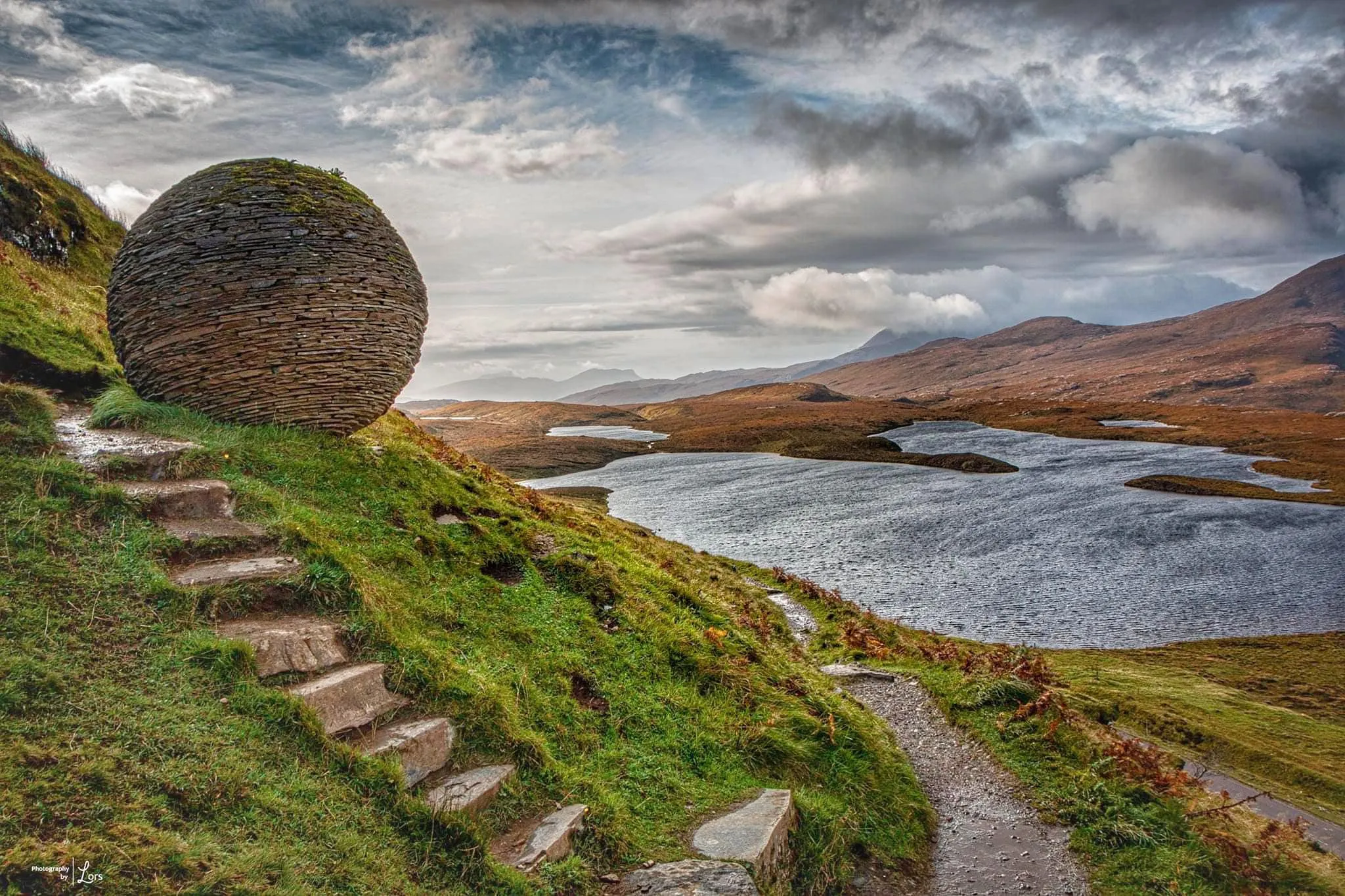 Наклоненный глобус / фото Scotland from the Roadside