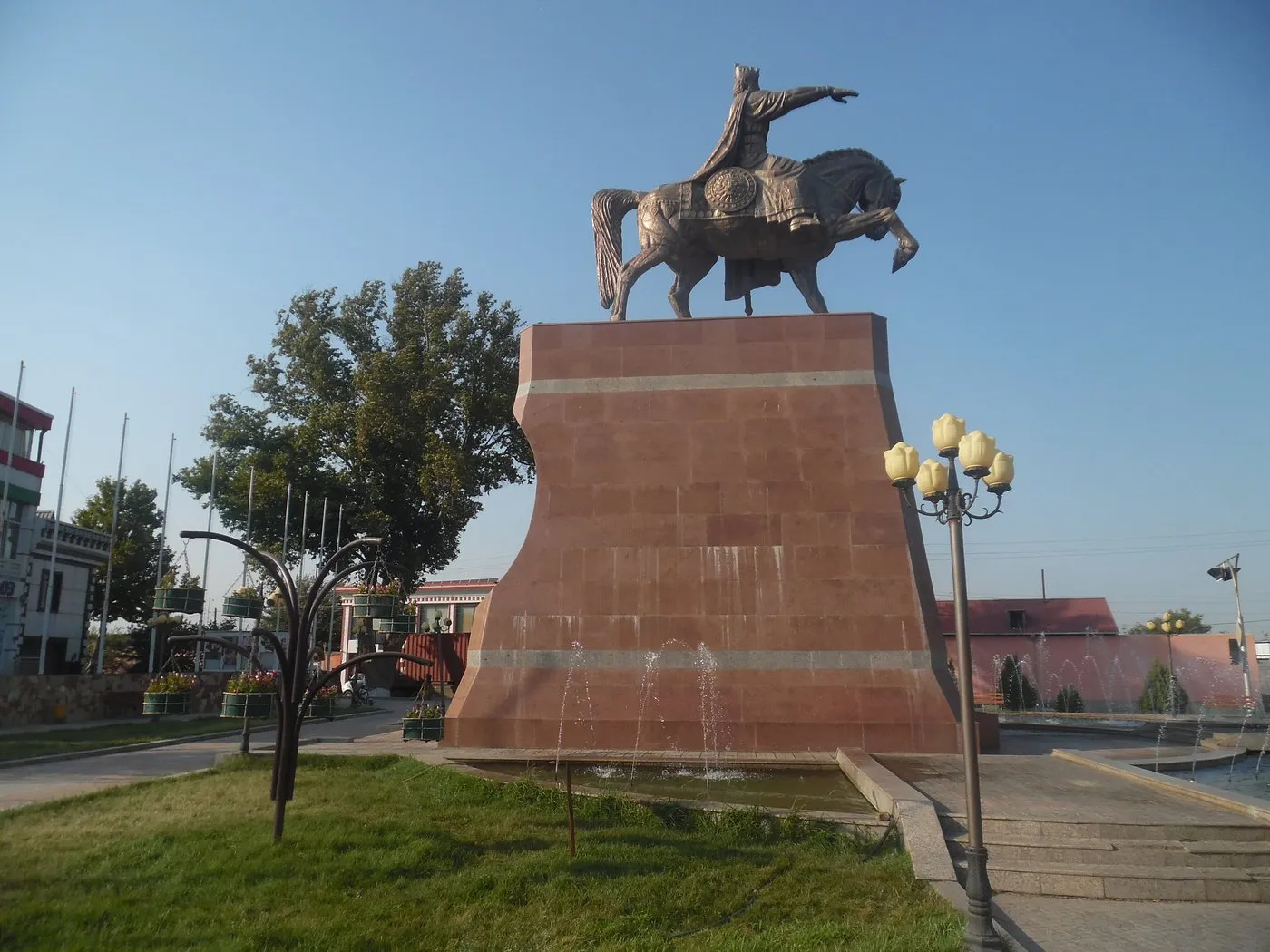Памятник Исмаилу Самани / фото TripAdvisor Памятник Исмаилу Самани / фото TripAdvisor