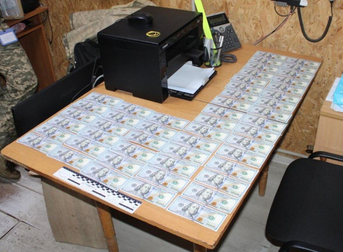 На Одещині чоловік намагався дати хабаря прикордонниці