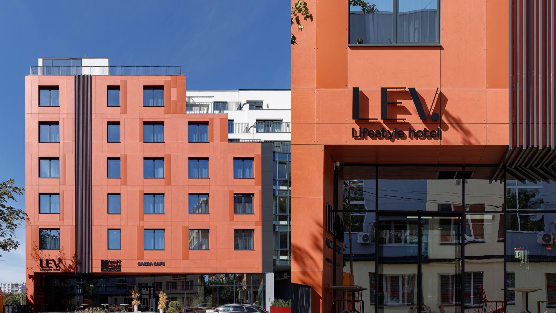 У центрі Львова чоловік випав з тераси готелю LEV Lifestyle Hotel