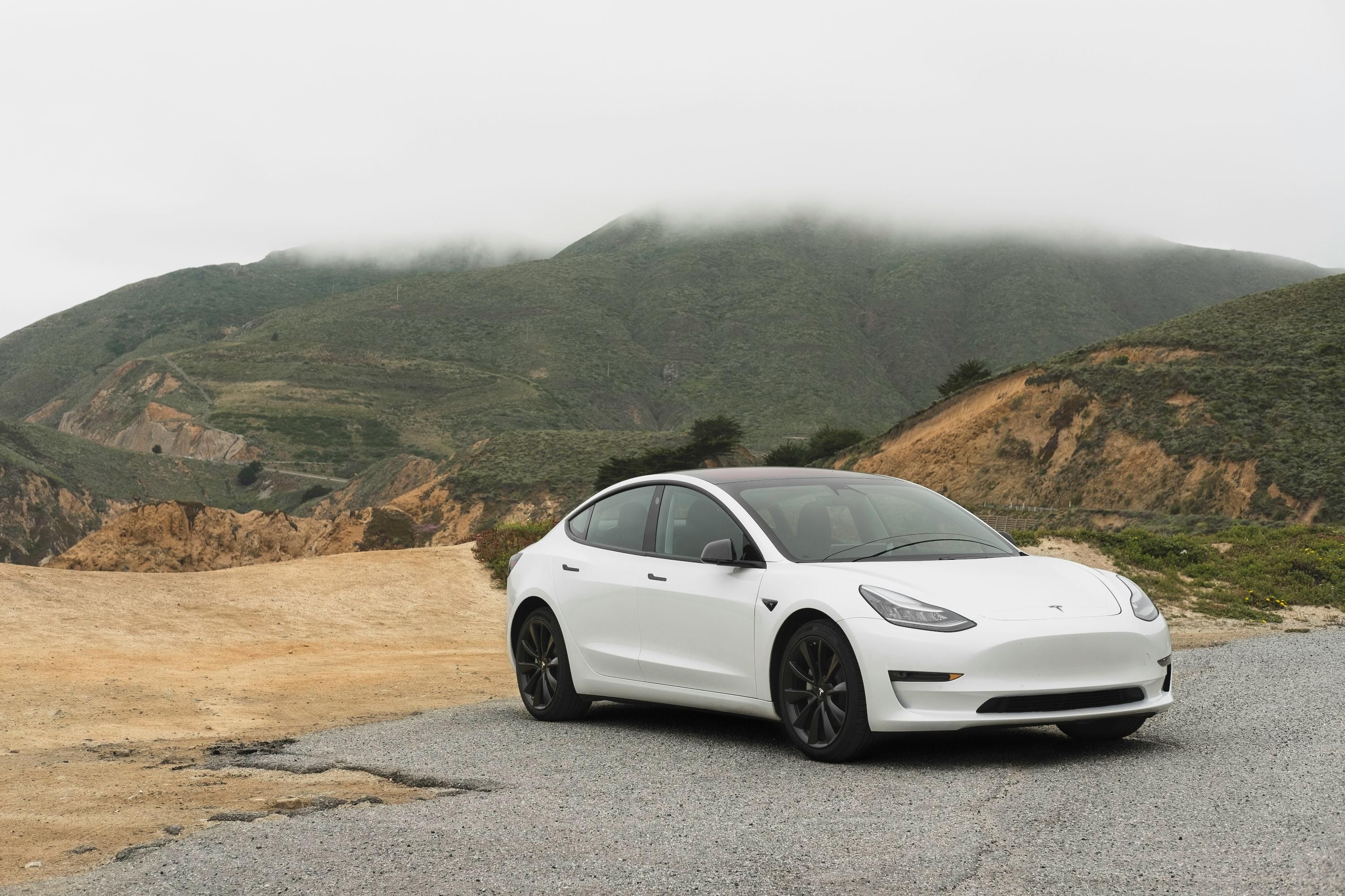 Розслідування Reuters поставило під сумнів гучні заяви Tesla про безпілотні авто