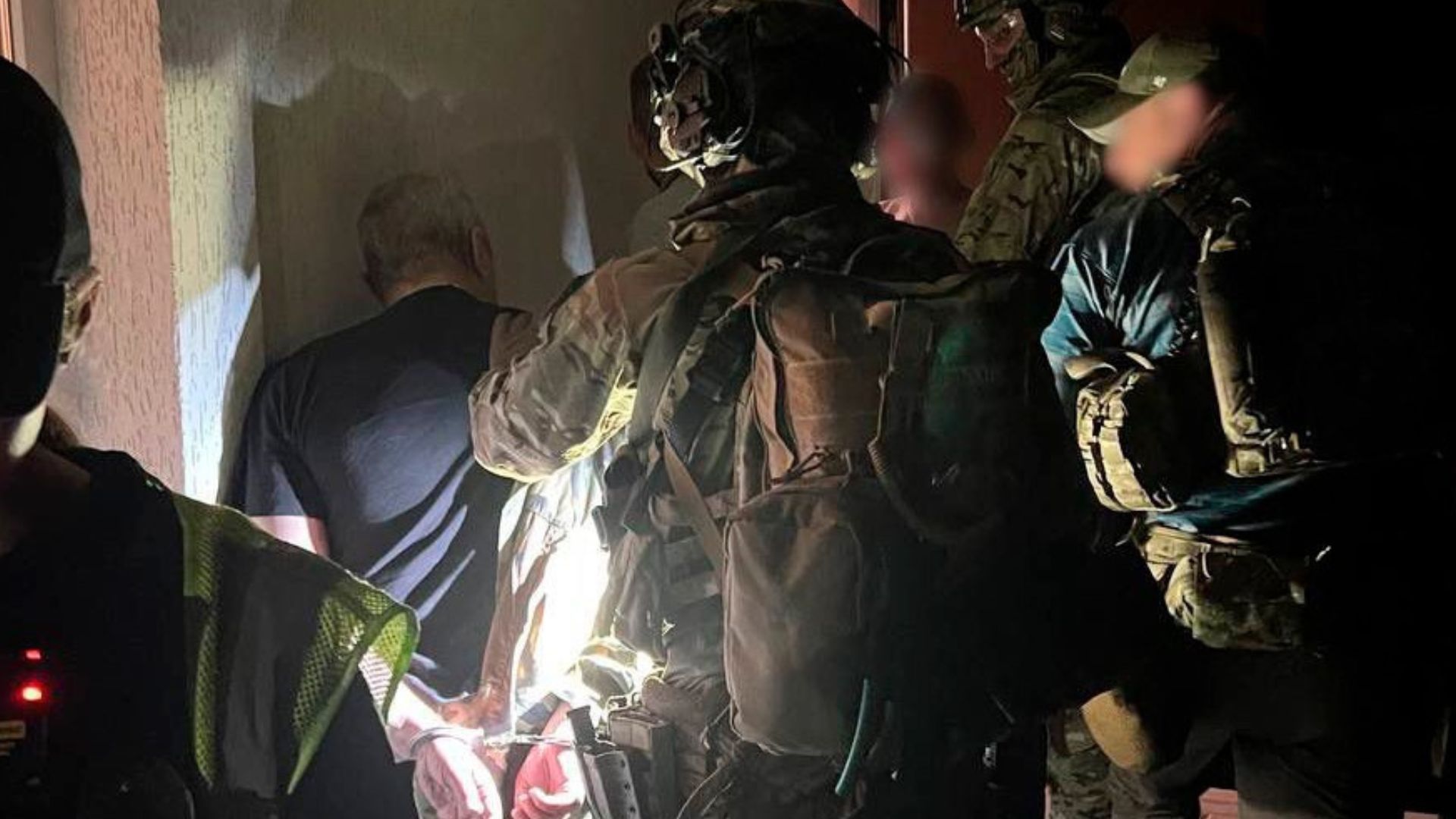 У Києві дорожній конфлікт завершився стріляниною: чоловіка поранили в живіт - Київ