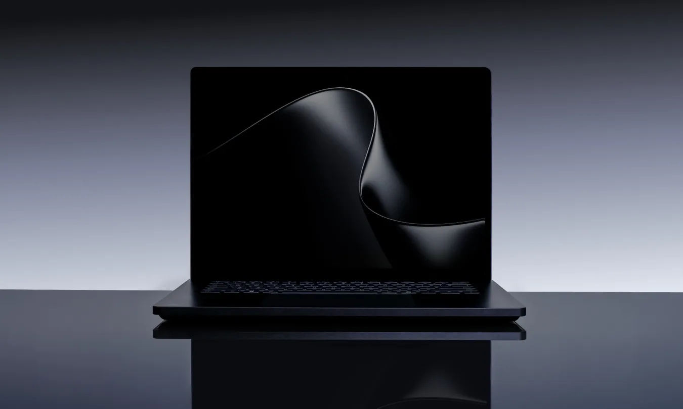 Microsoft вступает в гонку AI-ноутбуков с новым Surface Laptop Ultra