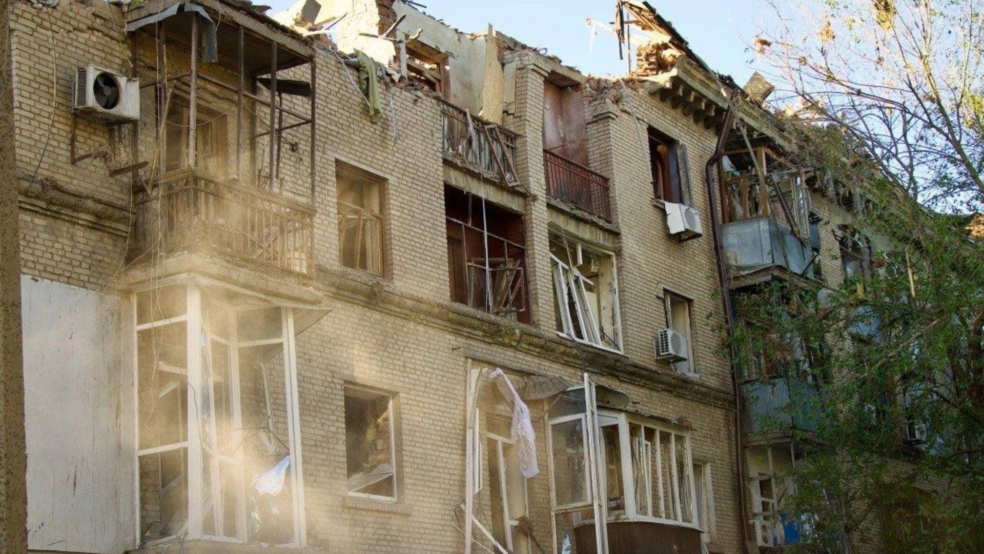 Зруйнований будинок у Дніпрі після обстрілу 2 червня 2026 року Зруйнований будинок у Дніпрі після обстрілу 2 червня 2026 року