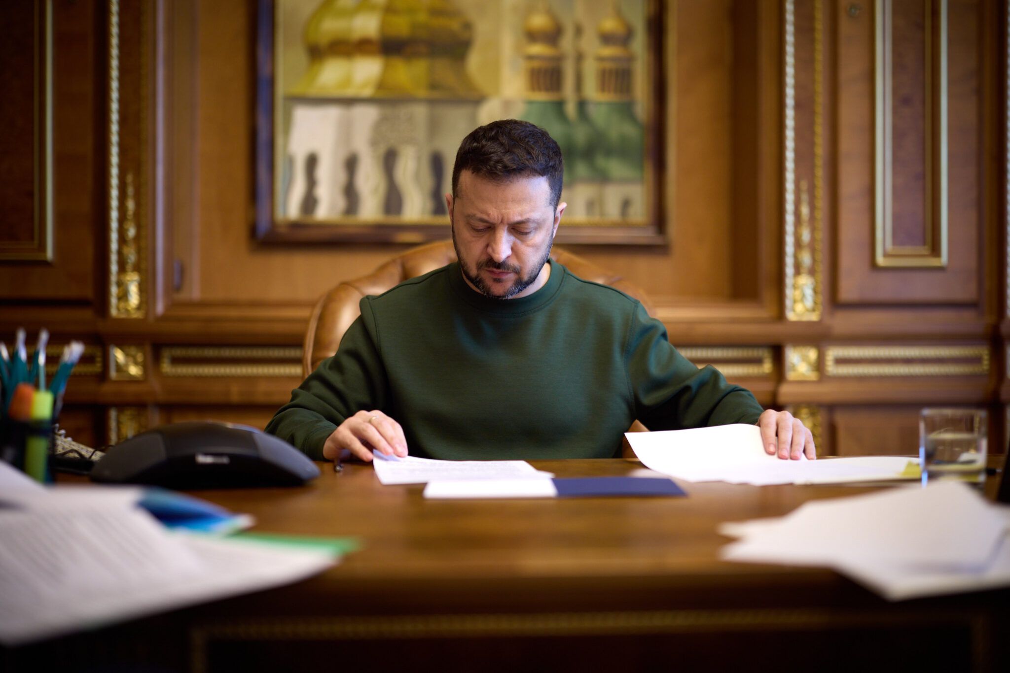 Зеленский уволил Осипенко и назначил Мироненко в НГУ Зеленский уволил Осипенко и назначил Мироненко в НГУ