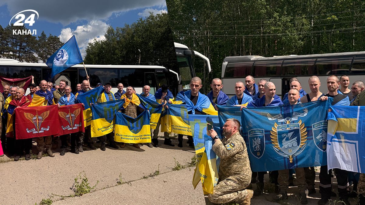"Ми нарешті можемо говорити українською": емоційний репортаж з обміну полоненими
