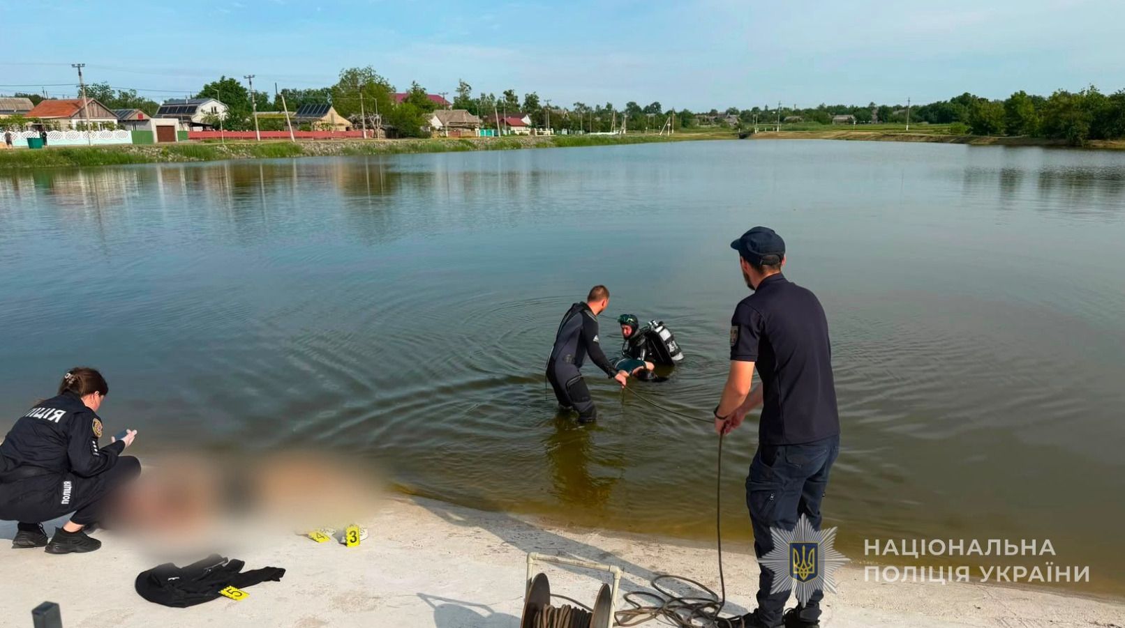 Поліція Одещини знайшла тіла двох неповнолітніх у ставку