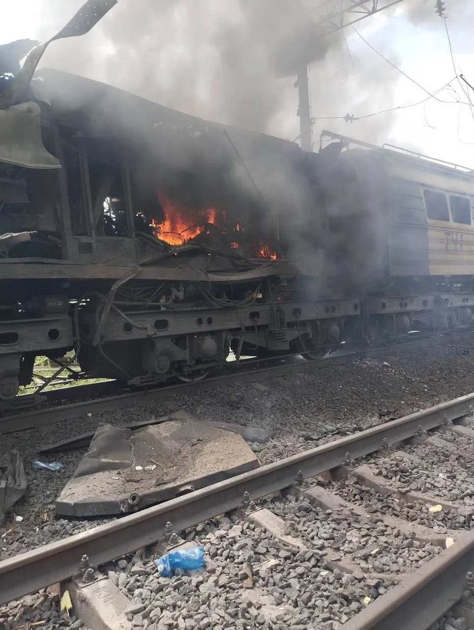 Удар ворожим БпЛА по електротягу у Запоріжжі