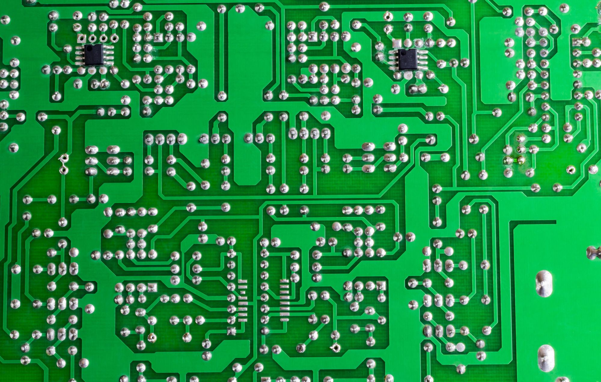 Спрос на олово растет из-за искусственного интеллекта Спрос на олово растет из-за искусственного интеллекта