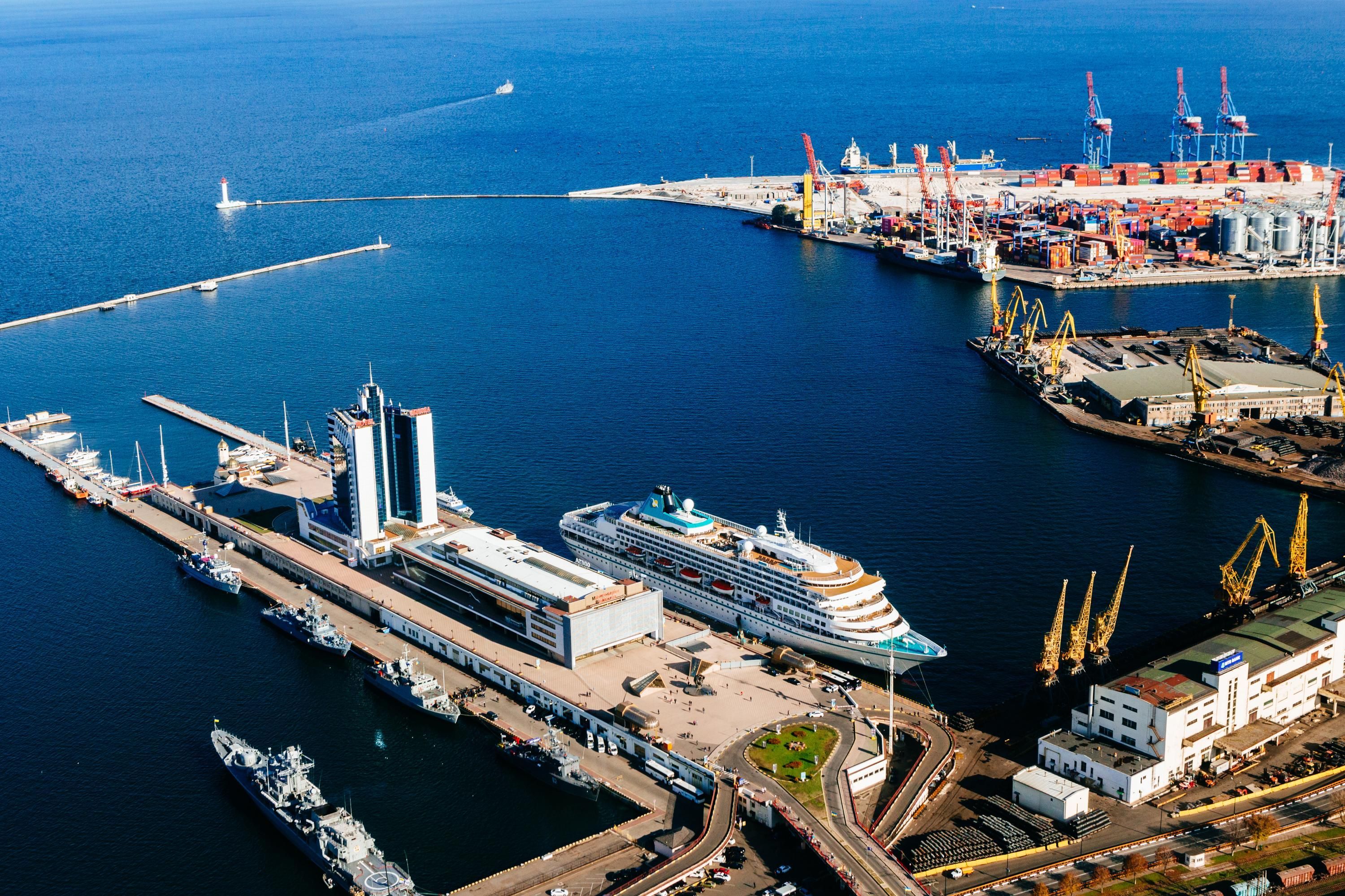 Россия повредила два корабля в Черном море Россия повредила два корабля в Черном море