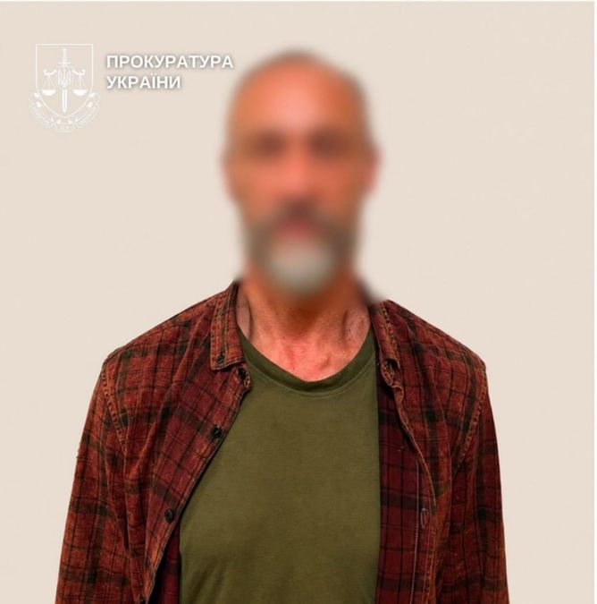 У Києві спіймали організатора нарковечірок, на яких чоловіки перевдягалися у жіночі речі