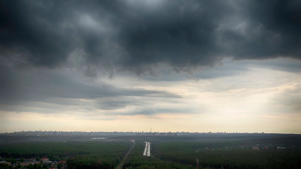 У низці областей місцями грози та дощі, на півдні – до +26: погода в Україні на 14 червня
