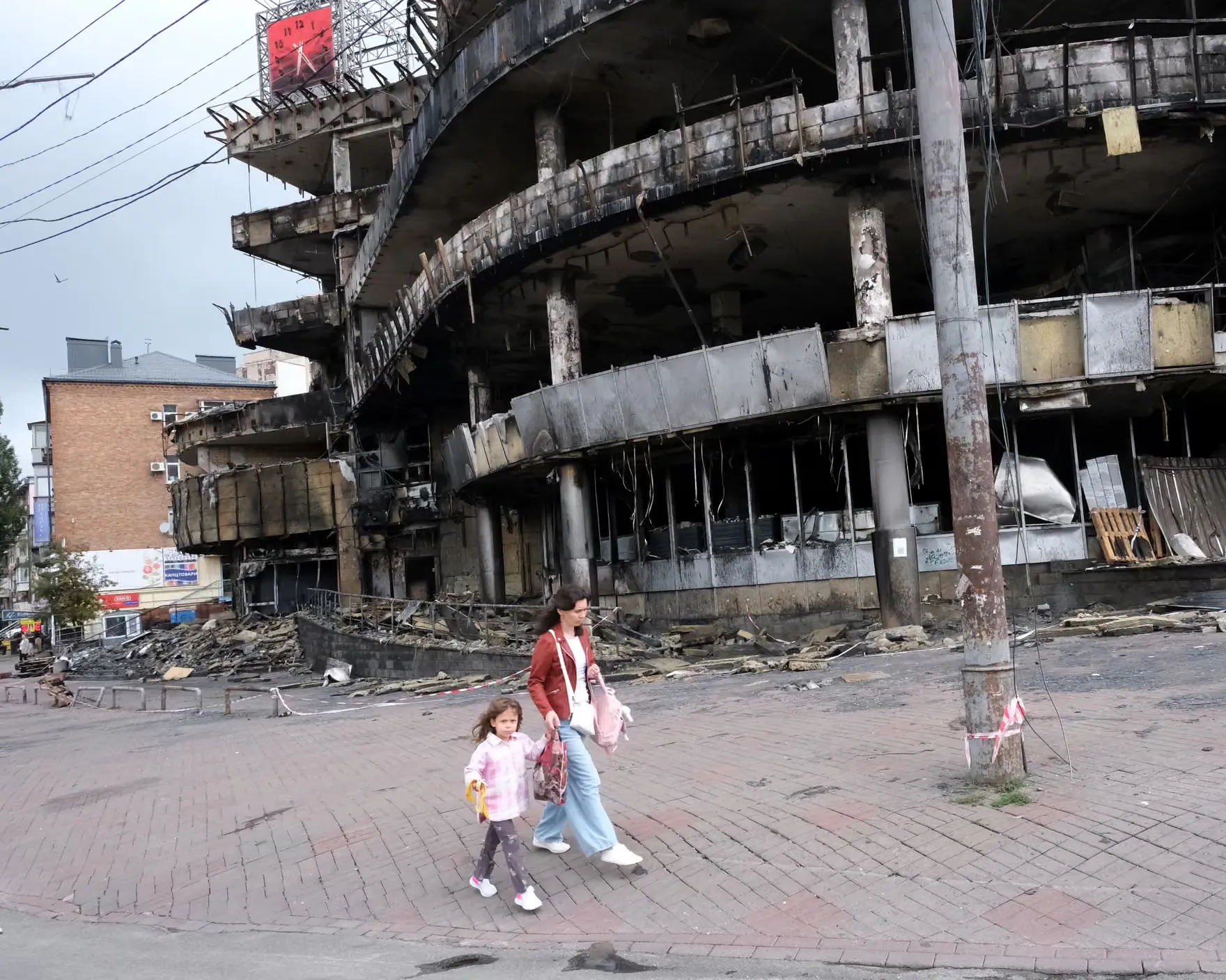 ТЦ Квадрат після атаки ТЦ Квадрат після атаки