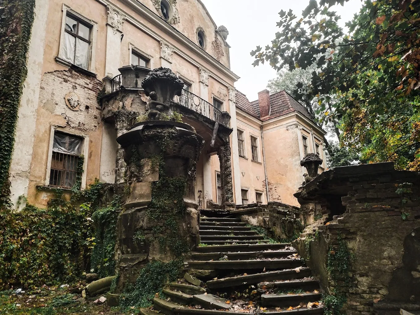 Дворец архиепископов в Оброшине / фото Лл.
