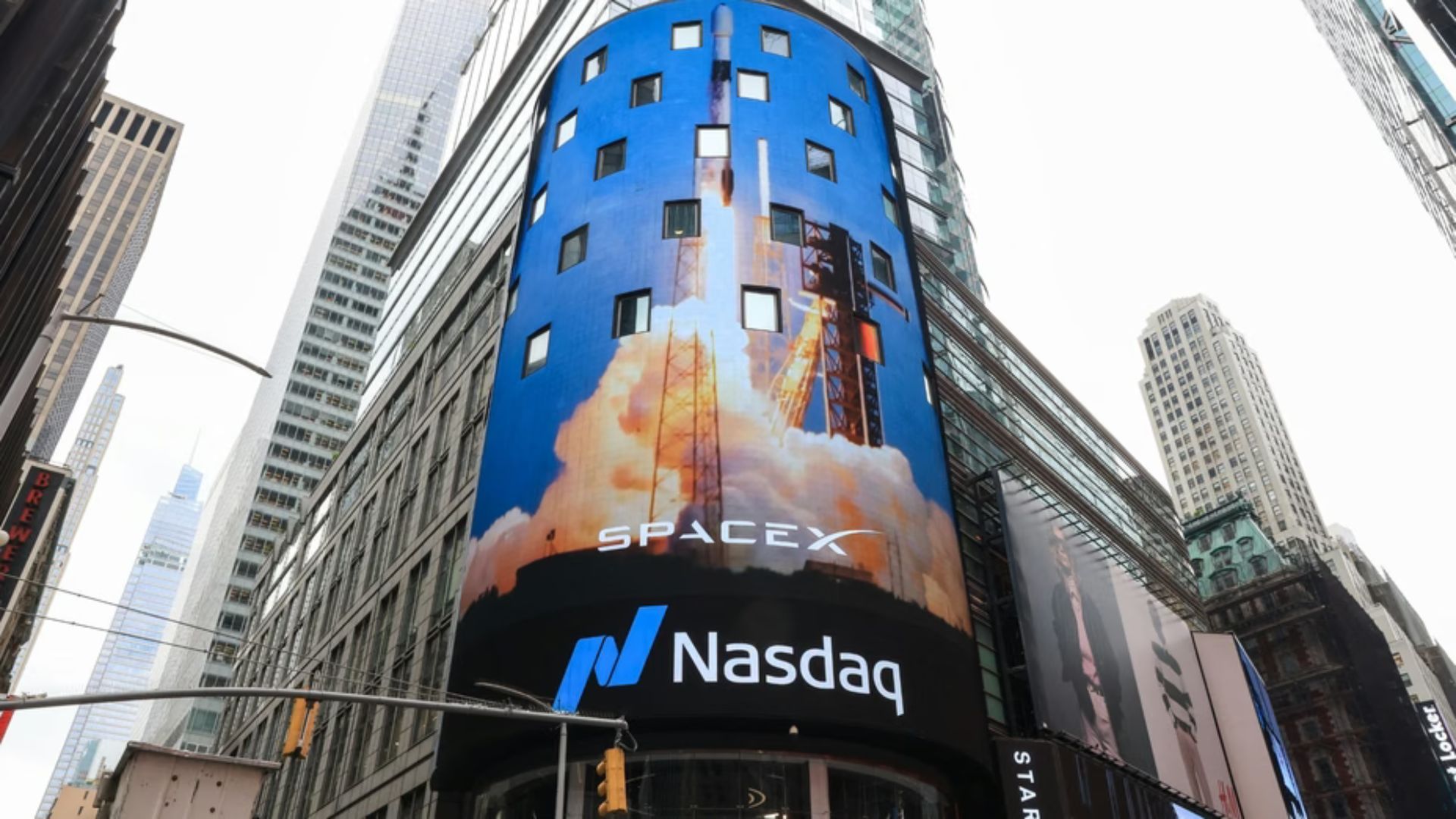 Працівники SpaceX можуть стати мільйонерами