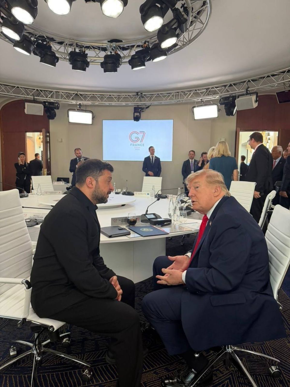 На саммите G7 состоялась встреча Зеленского и Трампа На саммите G7 состоялась встреча Зеленского и Трампа