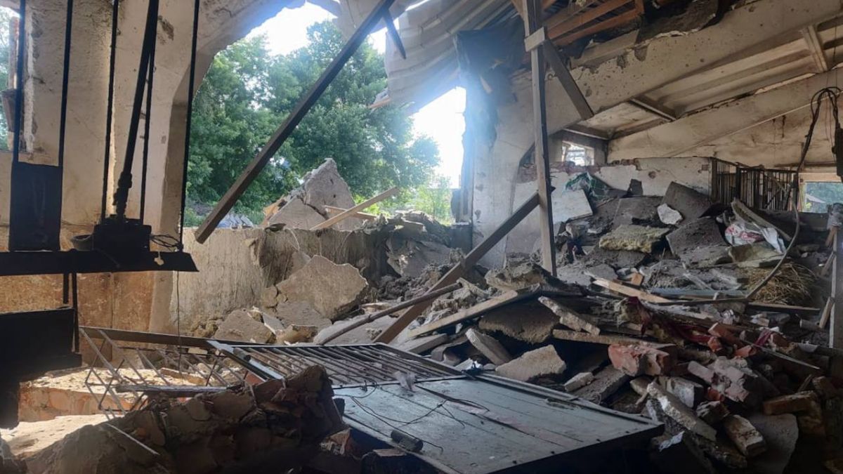 В Сумской области пострадала школа конного спорта В Сумской области пострадала школа конного спорта