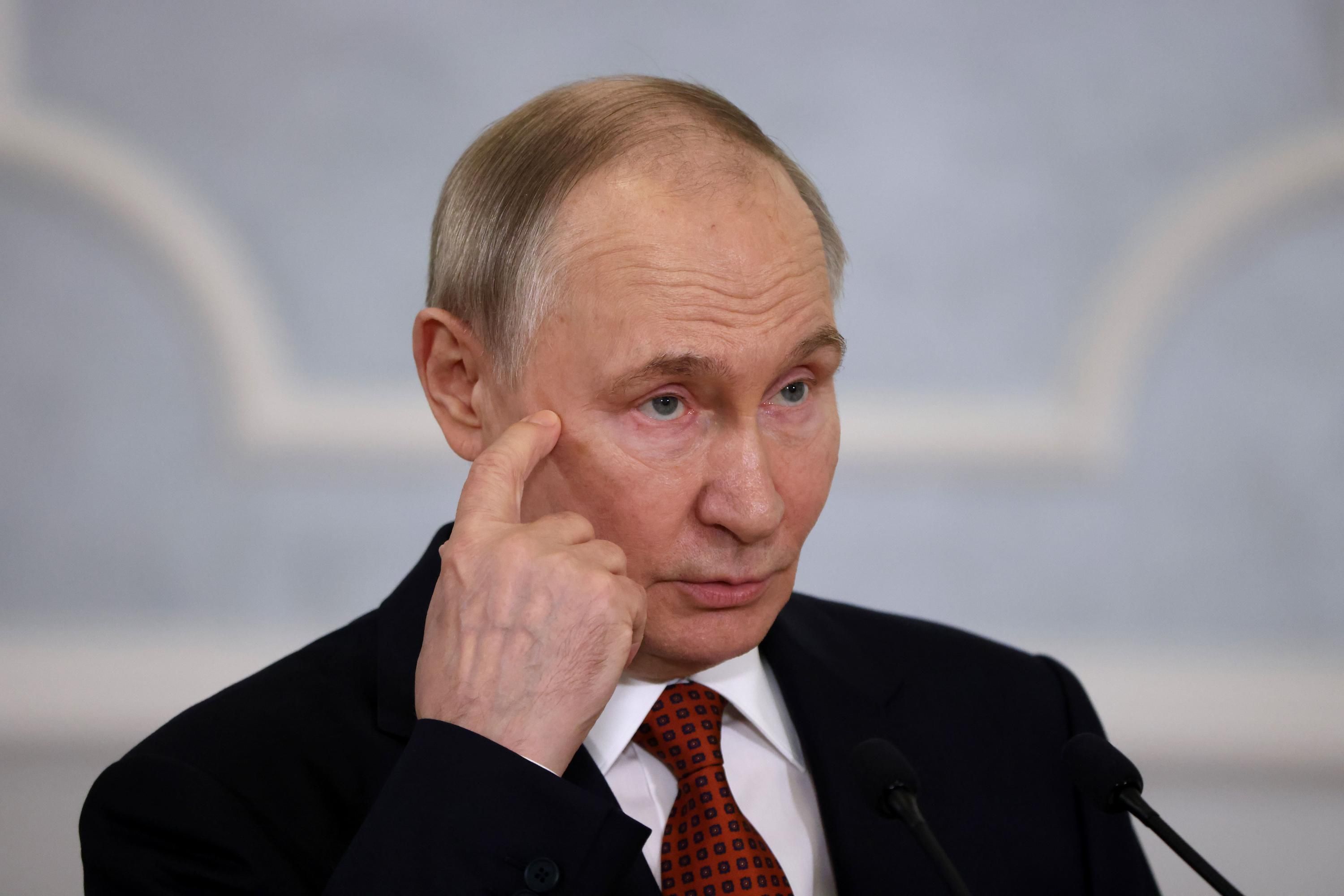 Відео зустрічі натовпу та Путіна у Казані 17 червня