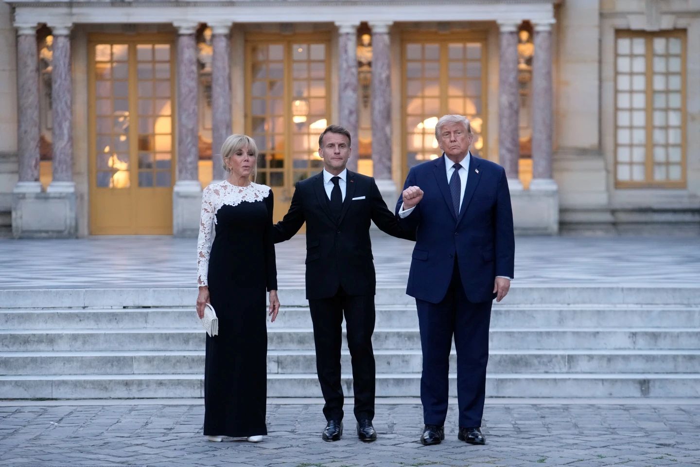 Дональд Трамп проігнорував запитання журналістів Дональд Трамп проігнорував запитання журналістів