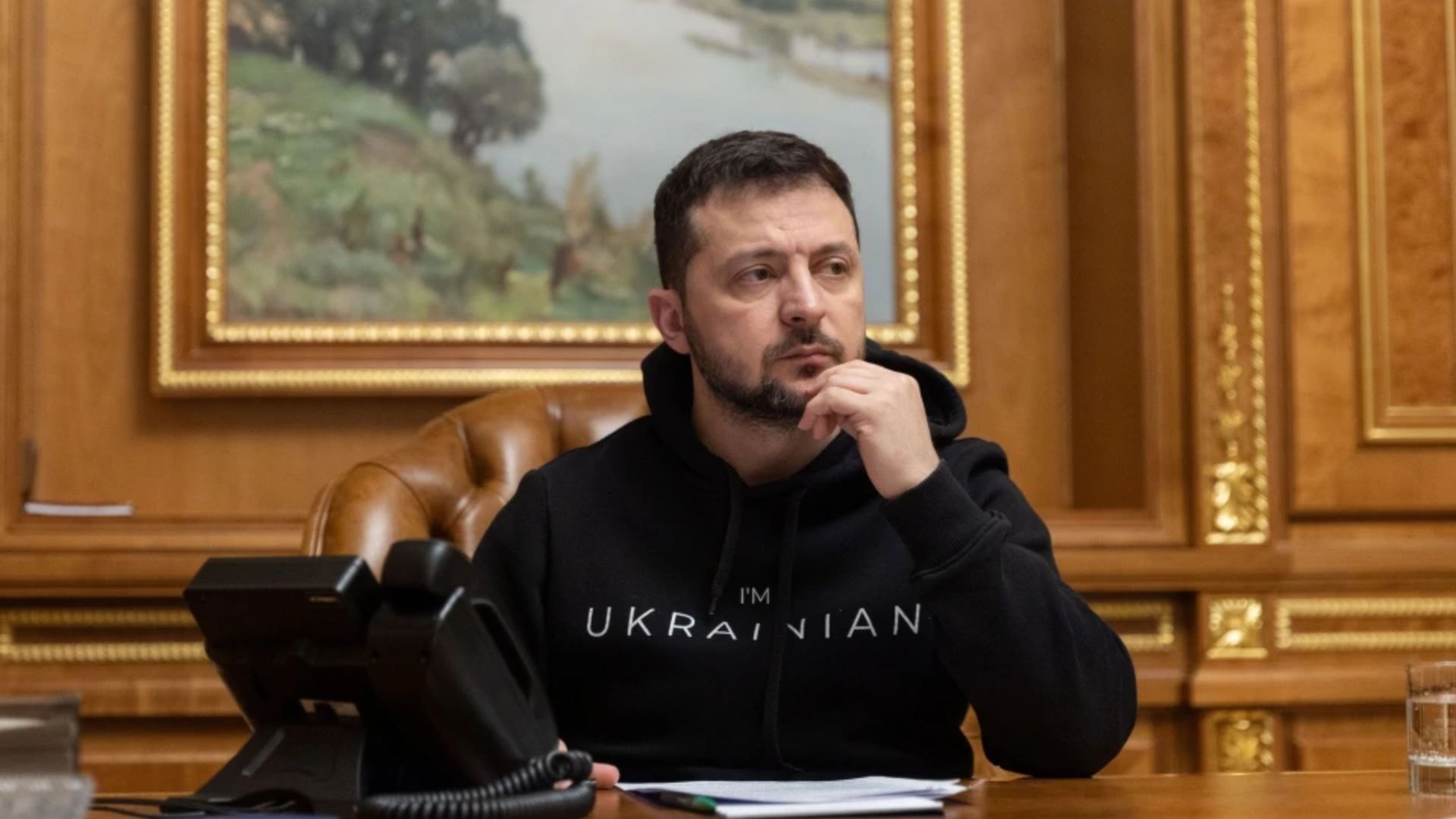 Зеленский подписал закон, который поможет повысить зарплаты военным Зеленский подписал закон, который поможет повысить зарплаты военным