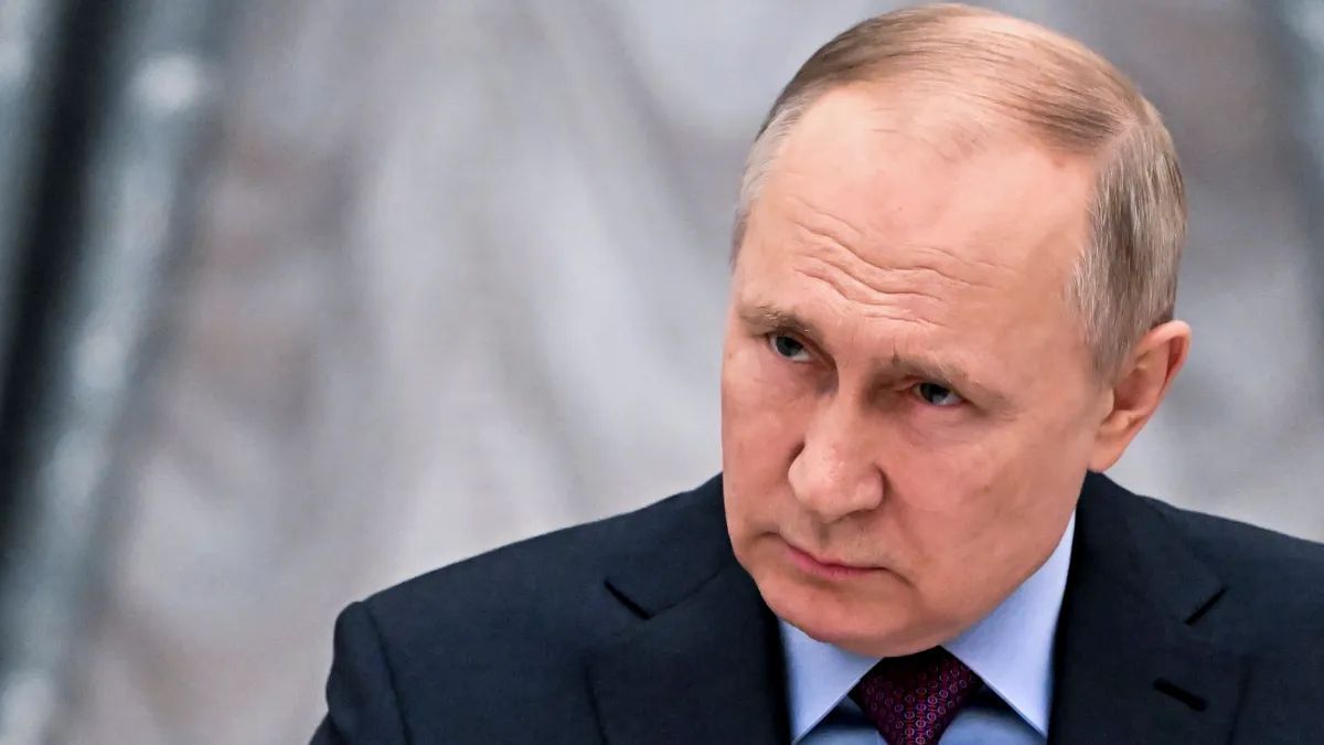 Володимир Путін активно тисне на Білорусь