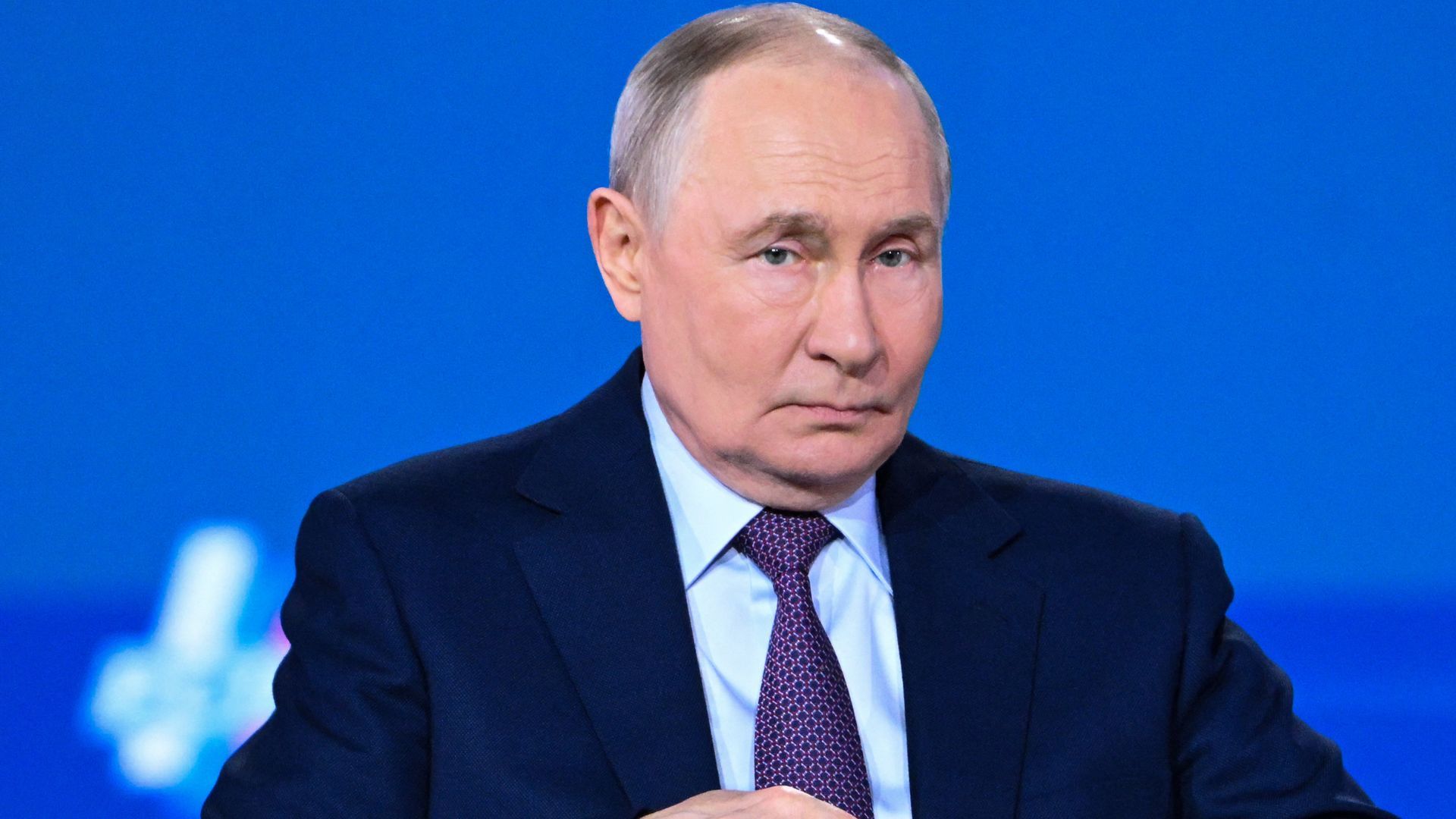 Путин хочет, чтобы Украина капитулировала Путин хочет, чтобы Украина капитулировала