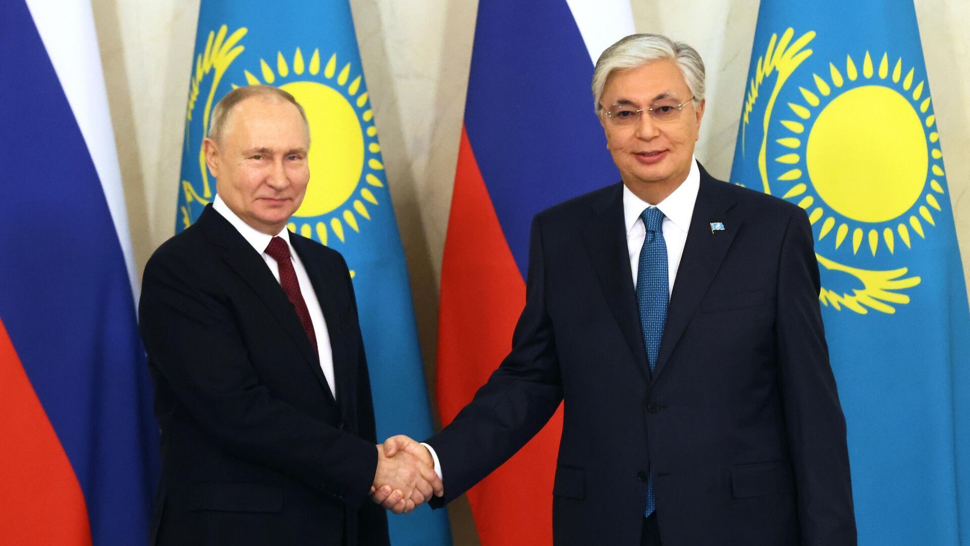 Наслідки паливної кризи: Росія звернулась по допомогу з бензином до сусіда