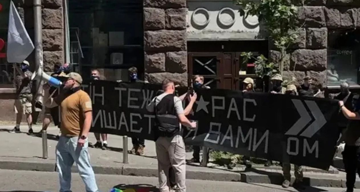 В посольстве Израиля выразили обеспокоенность нацистскими лозунгами В посольстве Израиля выразили обеспокоенность нацистскими лозунгами